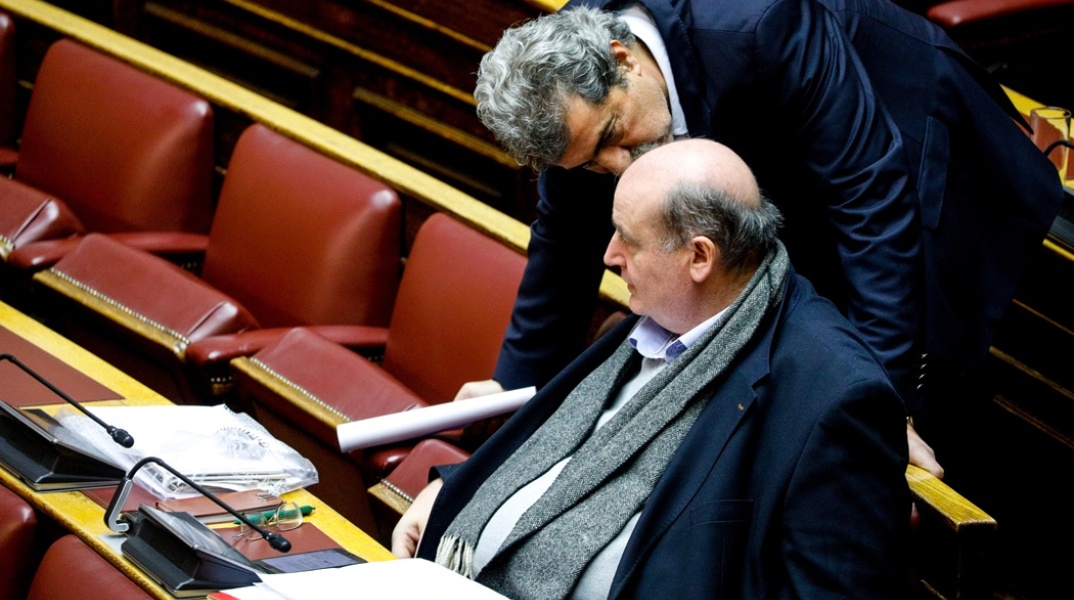Παύλος Πολάκης και Νίκος Φίλης σε παλιό στιγμιότυπο από τη Βουλή