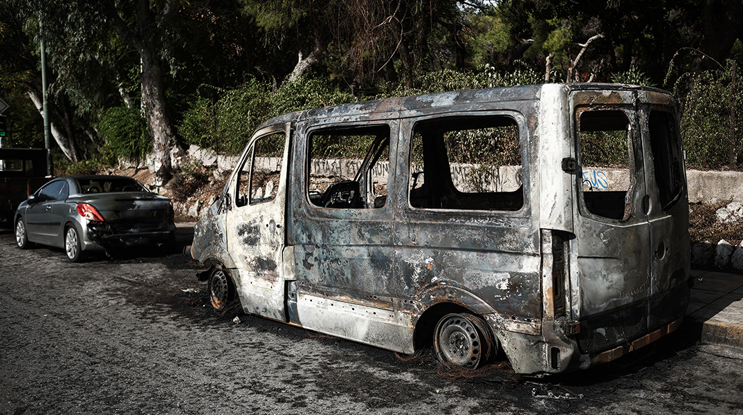 Επεισόδια έξω από την Πανεπιστημιούπολη, στου Ζωγράφου © ΒΑΣΙΛΗΣ ΡΕΜΠΑΠΗΣ/EUROKINISSI