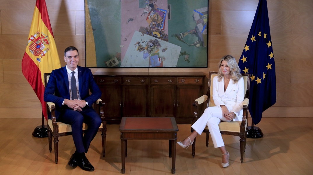 Ισπανία: Οι Σοσιαλιστές και το κόμμα της Ριζοσπαστικής Αριστεράς Sumar κατέληξαν σε συμφωνία για τον σχηματισμό προοδευτικής κυβέρνησης.