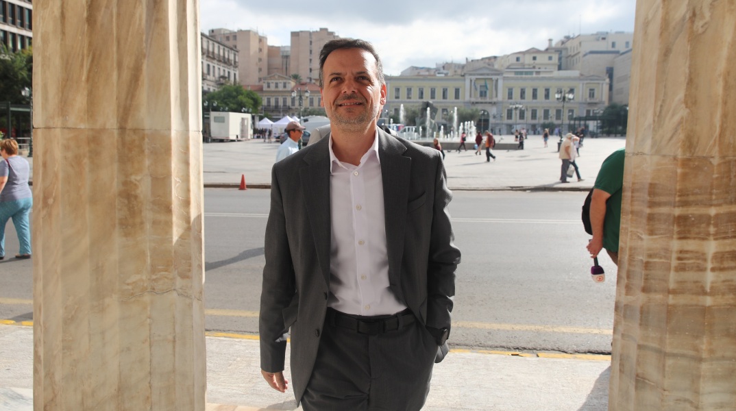 Χάρης Δούκας: Ο νέος δήμαρχος Αθηναίων δεσμεύτηκε πως θα δώσει στην κυκλοφορία τη λεωφόρο Βασιλίσσης Όλγας - Τι επισημαίνει σε ανακοίνωσή του.