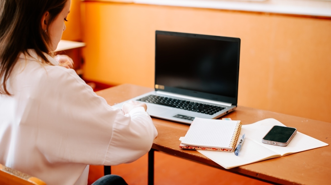 Ξεκινούν την Πέμπτη οι αιτήσεις για τα δωρεάν διαδικτυακά εργαστήρια ομαδικής συμβουλευτικής