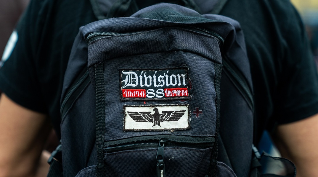 Έρευνα: Ο ρατσισμός αυξάνεται στην Ευρώπη - Το 45% των ερωτηθέντων υπέστη φυλετικές διακρίσεις - Σε ποιες χώρες σημειώνει άλμα η ακροδεξιά.