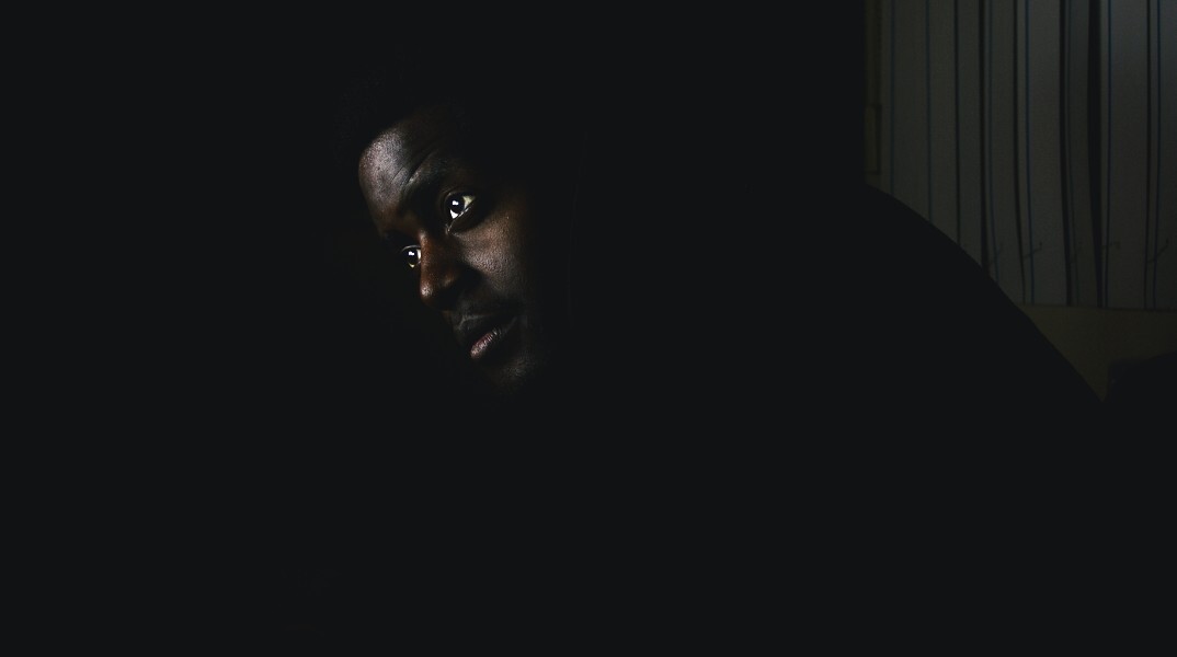 Ένας μαύρος άνδρας