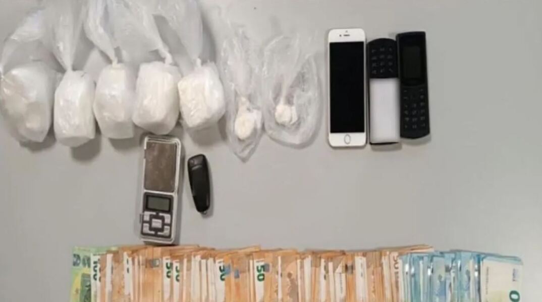 Έκρυβαν κάτω από πέτρες πάνω από μισό κιλό κοκαΐνης