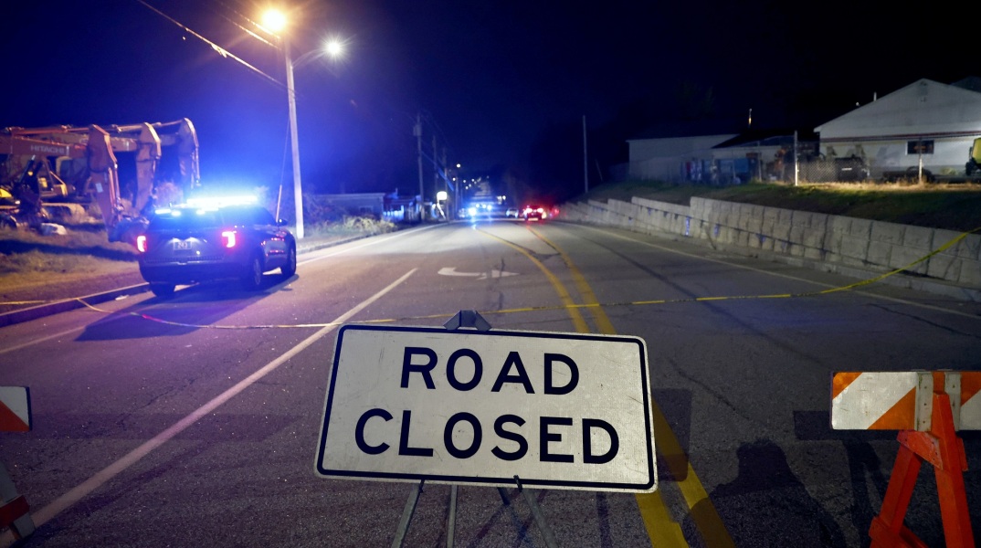 ΗΠΑ: Ασύλληπτος παραμένει ο ύποπτος για τη μαζική δολοφονία στο Λιούιστον του Μέιν – Υπηρετούσε στους εφέδρους του αμερικανικού στρατού - Στους 18 οι νεκροί.