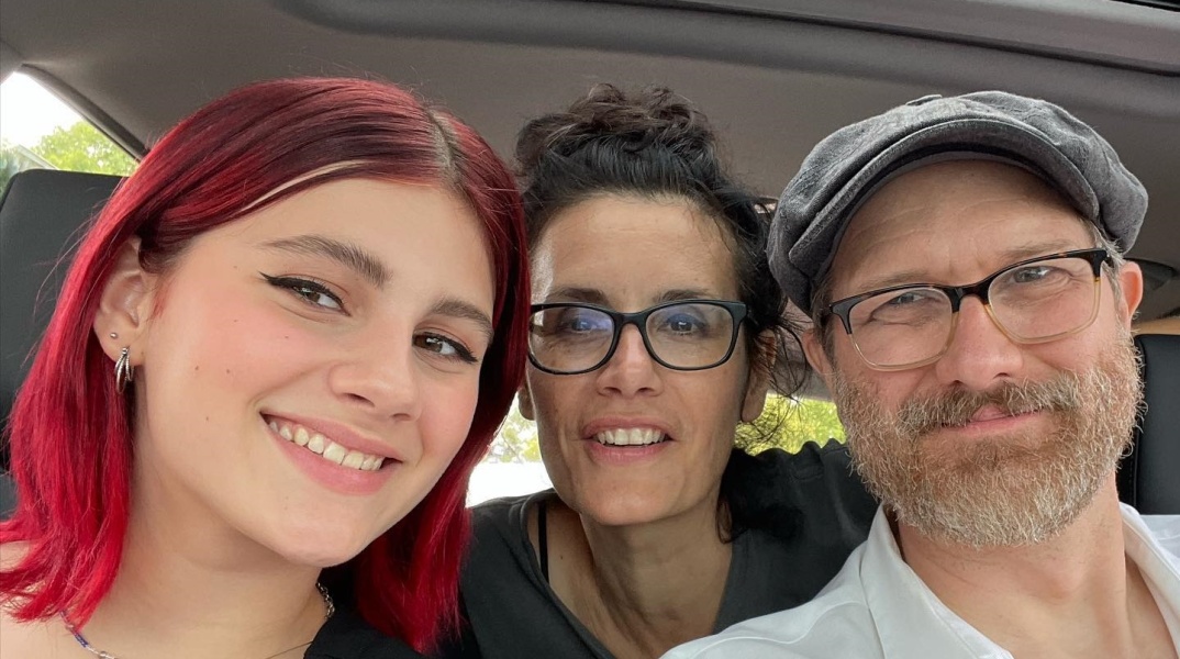 Ο ηθοποιός Erik Jensen στα δεξιά της φωτογραφίας