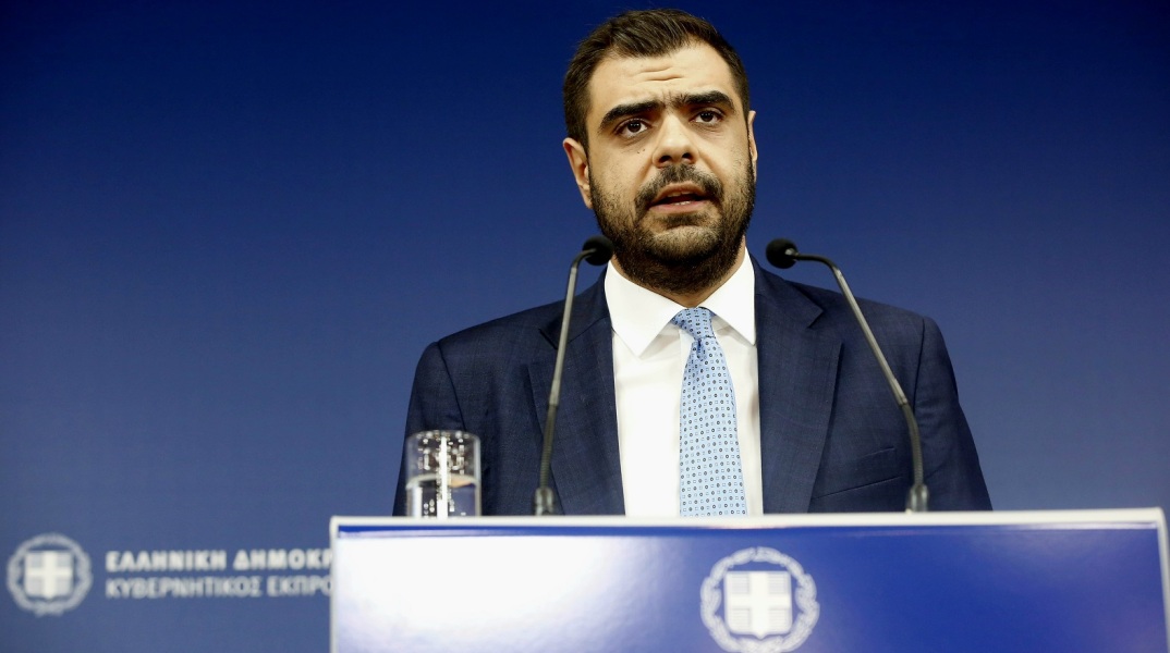 Παύλος Μαρινάκης: Οι πολίτες δεν θα πληρώσουν ενδεχόμενες ανατιμήσεις στο ρεύμα - Η ενημέρωση από τον κυβερνητικό εκπρόσωπο.