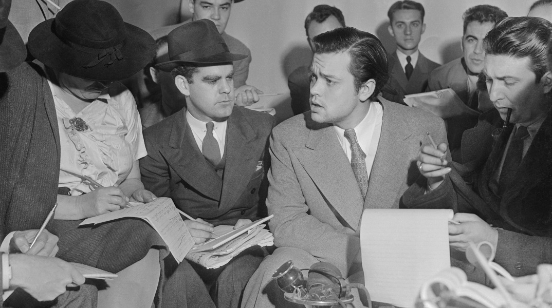 Σαν σήμερα 30 Οκτωβρίου: Το 1938, ο Όρσον Γουέλς παρουσιάζει στο αμερικανικό ραδιόφωνο τον «Πόλεμο των Κόσμων» του Χ. Τζ. Γουέλς προκαλώντας ανησυχία στο κοινό.