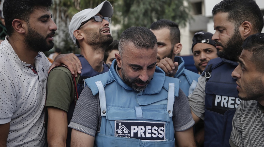 Ισραήλ - Χαμάς: Οι Δημοσιογράφοι Χωρίς Σύνορα προσέφυγαν στο Διεθνές Ποινικό Δικαστήριο για «εγκλήματα πολέμου» που διαπράχθηκαν κατά δημοσιογράφων.