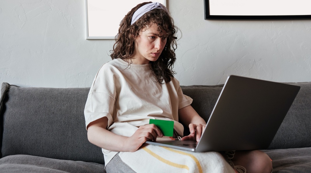 Meta: Η ευρωπαϊκή ρυθμιστική Αρχή Προστασίας Προσωπικών Δεδομένων απαγορεύει τη χρήση data για στοχευμένες διαφημίσεις - Διορία δύο εβδομάδων για λήψη μέτρων. 