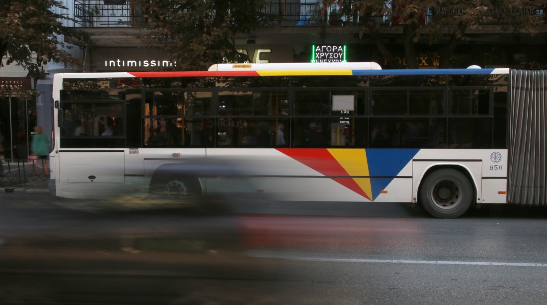 Θεσσαλονίκη: Θανατηφόρο τροχαίο στην οδό Μοναστηρίου – Μια γυναίκα νεκρή και τρεις τραυματίες - Οδηγός του ΟΑΣΘ φέρεται να έχασε τον έλεγχο.