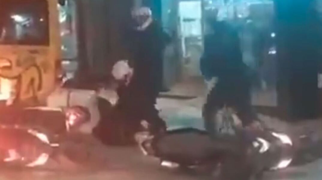 Εισαγγελική παρέμβαση για το βίντεο με τον ξυλοδαρμό διαδηλωτή από αστυνομικούς