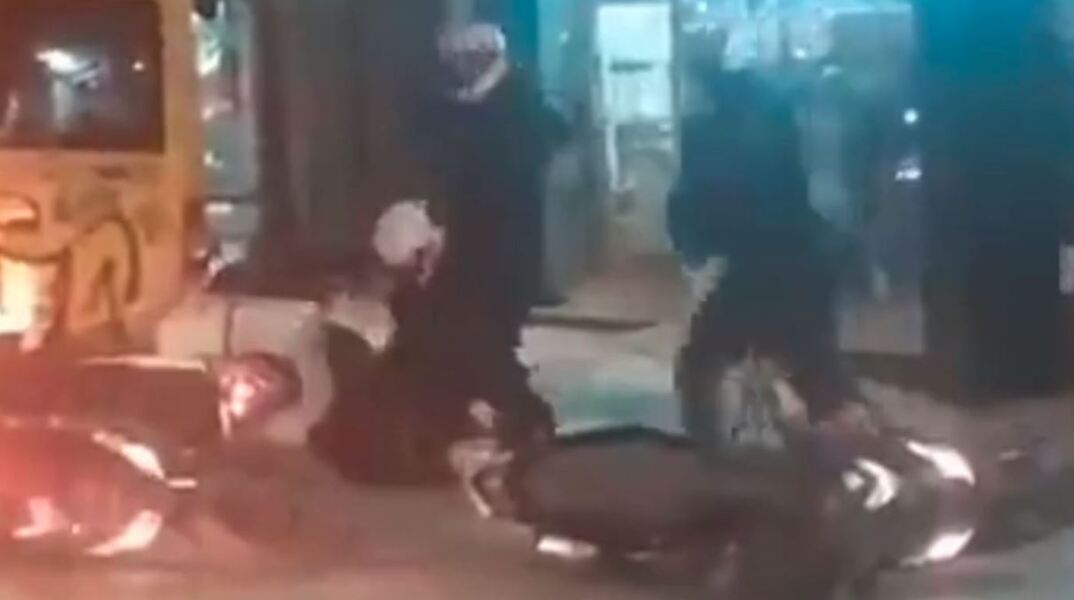 Εισαγγελική παρέμβαση για το βίντεο με τον ξυλοδαρμό διαδηλωτή από αστυνομικούς