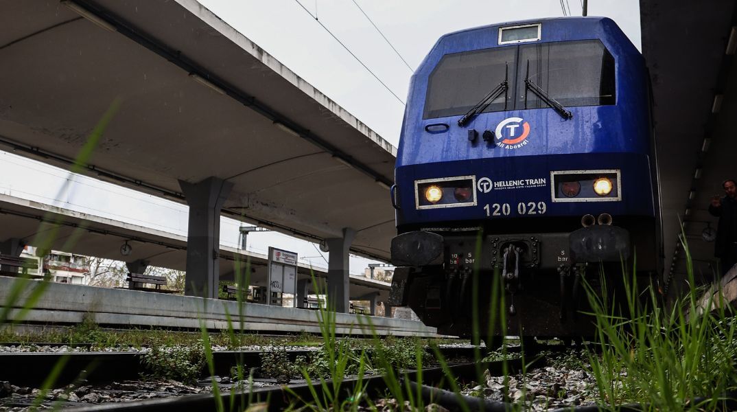 Ακινητοποιήθηκε αμαξοστοιχία λόγω πτώσης δένδρων στις Αφίδνες - Διακοπή ηλεκτροδότησης και κυκλοφορίας - Ποια δρομολόγια θα υποκατασταθούν με λεωφορεία.