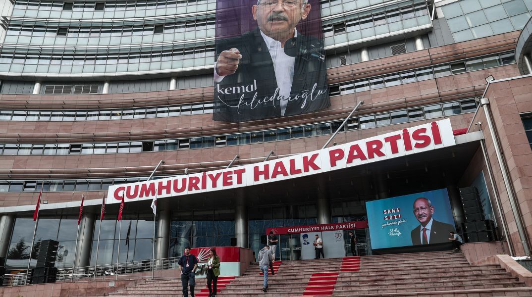 Τουρκία: Εκλέγει πρόεδρο το Ρεπουμπλικανικό Λαϊκό Κόμμα - Ποιοι διεκδικούν τα ηνία της πολιτικής δύναμης που εκφράζει την κεμαλική ιδεολογία.