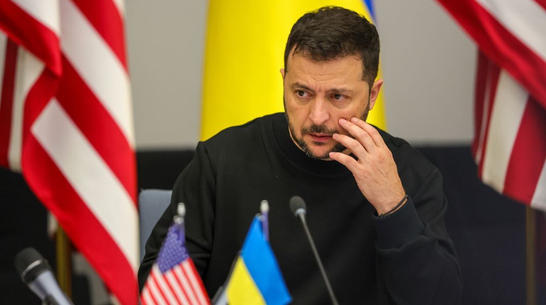 Ουκρανία: Ο Ζελένσκι πιέζει για περισσότερη αμερικανική βοήθεια και προσκαλεί τον Τραμπ για να διαπιστώσει ότι «δεν μπορεί να διαχειριστεί αυτόν τον πόλεμο».