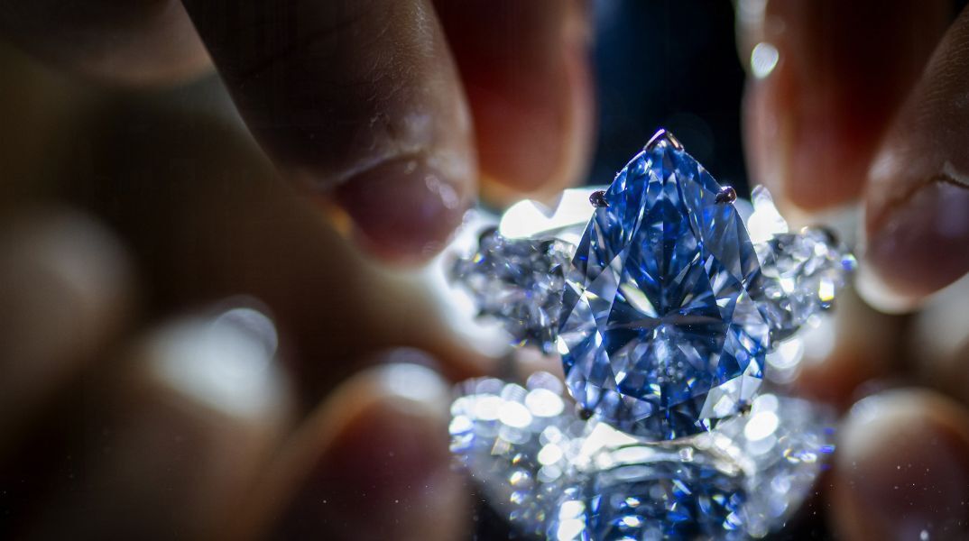 Bleu Royal: Για 41 εκατομμύρια ευρώ πωλήθηκε το αψεγάδιαστο μπλε διαμάντι - Κοσμεί δαχτυλίδι και είναι μοναδικό