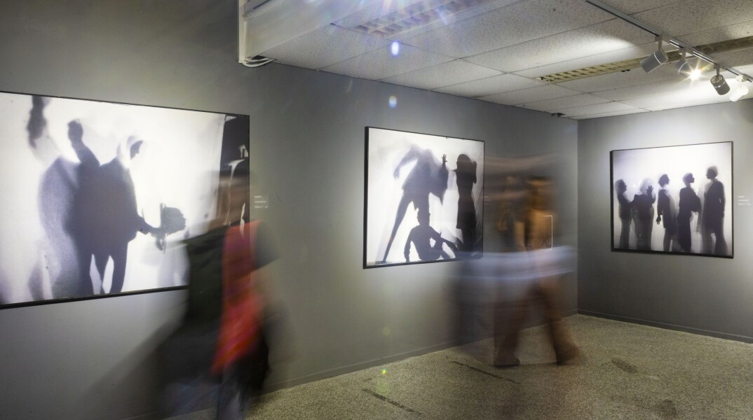 «Φ ΝΤΑΣΜ ΤΑ» στο 64ο Φεστιβάλ Κινηματογράφου Θεσσαλονίκης: άποψη από την έκθεση, με έργα του Νίκου Κεσσανλή