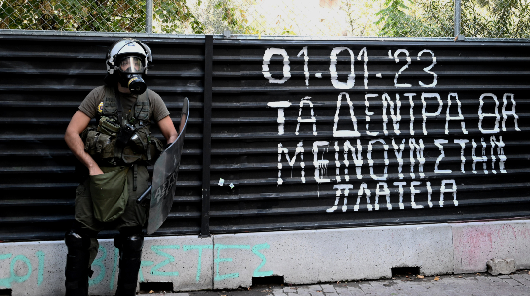 Κοπή δέντρων στα Εξάρχεια