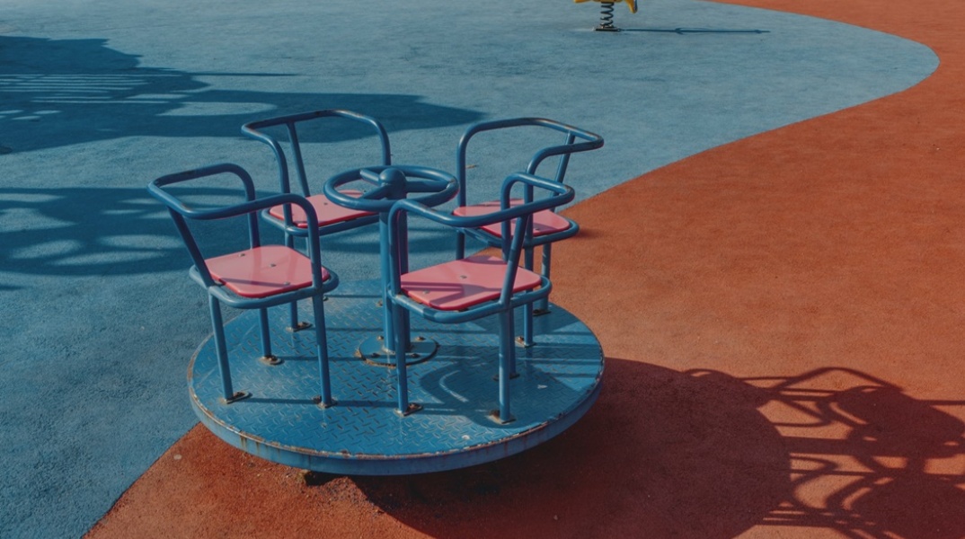 Παιχνίδι σε παιδική χαρά 