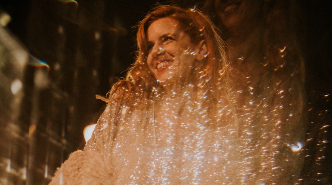 Let's get the party started: Η Lou is live στο Zebra 