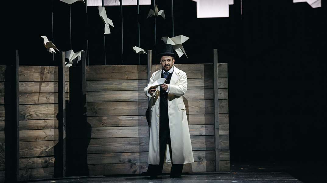 «Οι αστραπές» στην ΕΛΣ: Ο Χάρης Ανδριανός μιλάει για την όπερα του Φιλίπ Ερσάν