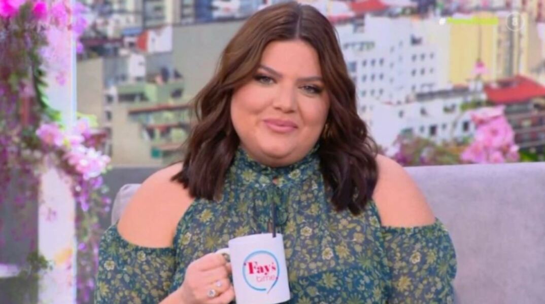 Η Δανάη Μπάρκα εμφανίστηκε με κούπα από την εκπομπή της Φαίης Σκορδά