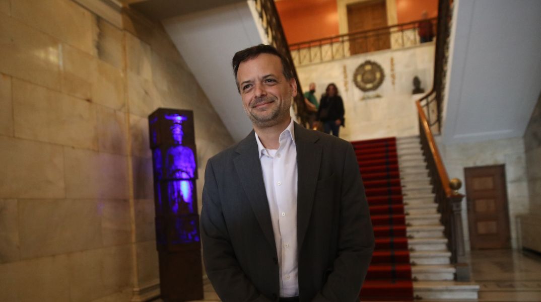 Κύκλοι Χάρη Δούκα για την ένταση που προκάλεσε το κόψιμο των δέντρων στα Εξάρχεια: «Και με το μετρό και με το πράσινο, παντού».