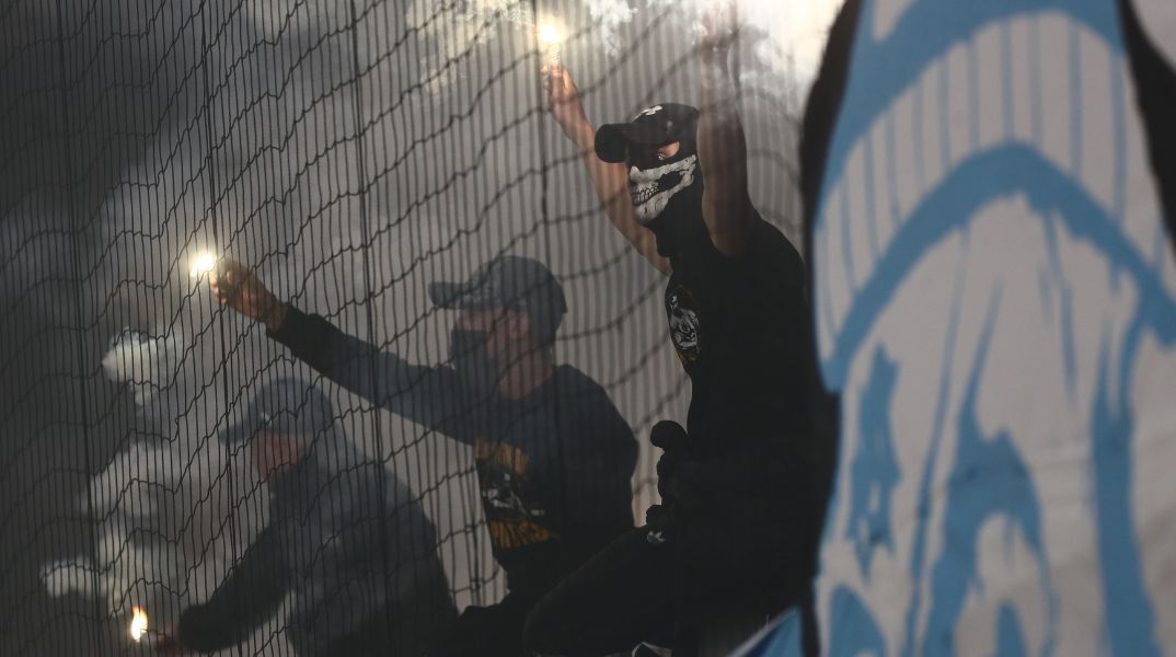 Πέντε άτομα συνελήφθησαν στη Νέα Φιλαδέλφεια πριν την έναρξη του αγώνα ΑΕΚ - Μαρσέιγ για το Europa League - Σχηματίστηκαν δικογραφίες.