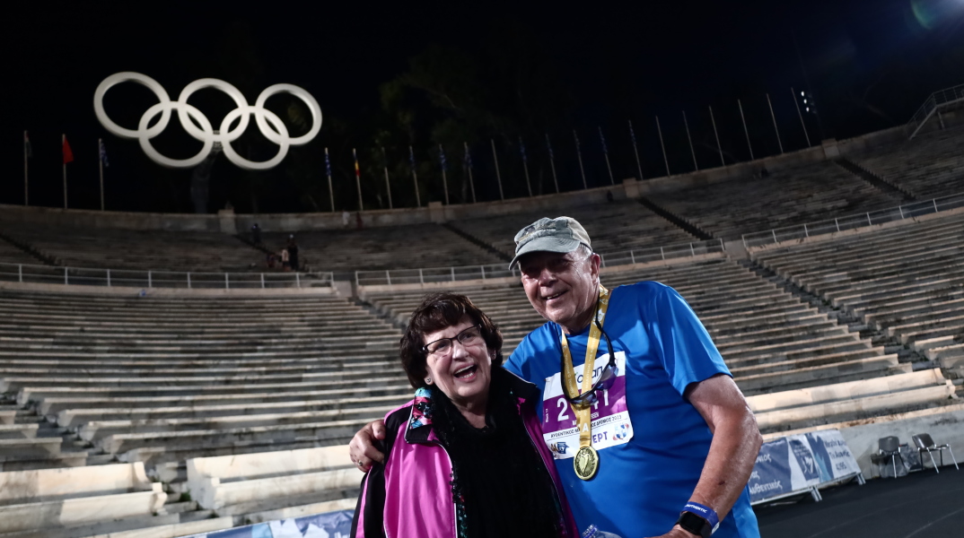 Ο συγκινητικός τερματισμός 80χρονου δρομέα στον Μαραθώνιο της Αθήνας - Δείτε βίντεο