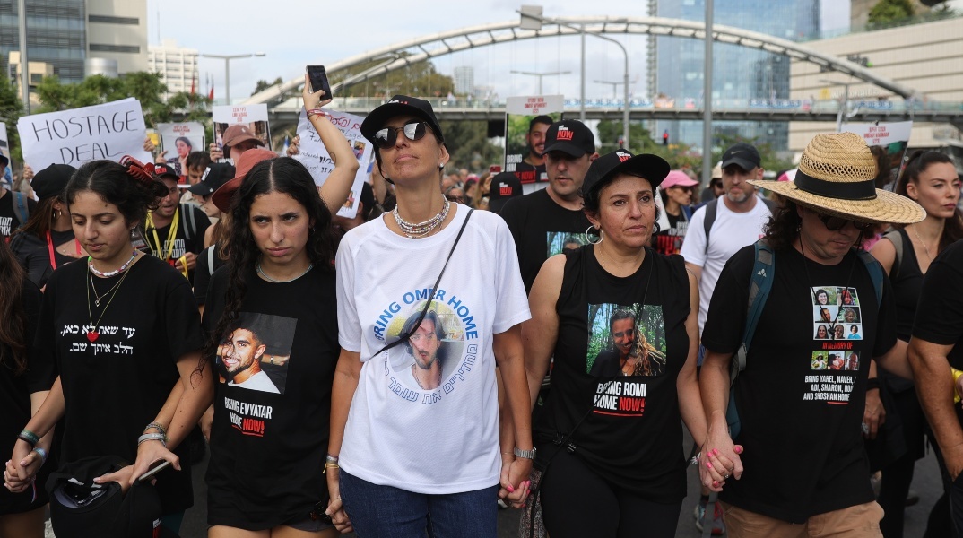 Ισραήλ: Συγγενείς ομήρων που κρατάει η Χαμάς αναχώρησαν από το Τελ Αβίβ προς την Ιερουσαλήμ	
