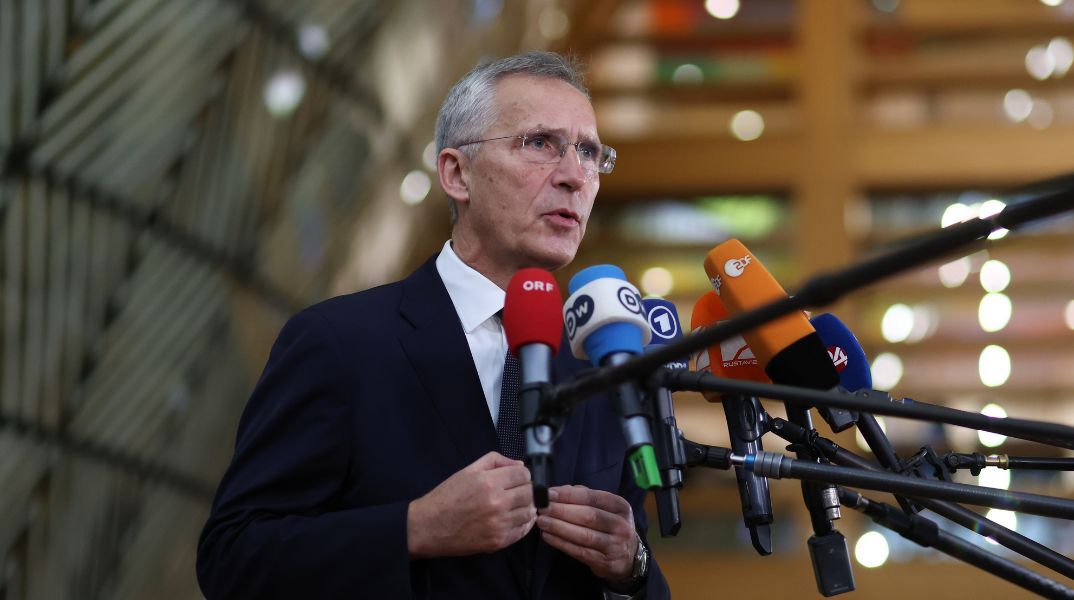 ΝΑΤΟ - Γενς Στόλτενμπεργκ: Η Ουκρανία πρέπει να επικρατήσει ως κυρίαρχο, ανεξάρτητο έθνος - Ευθύνη των συμμάχων να την υποστηρίξουν. 