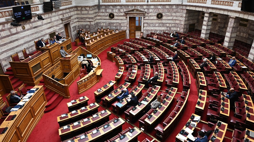 Αντιπαράθεση στη Βουλή για τη σύσταση Εξεταστικής για τα Τέμπη