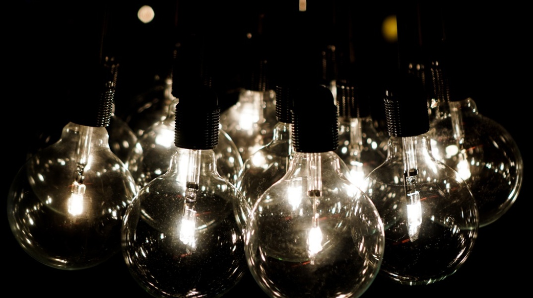 Λάμπες αναμμένες