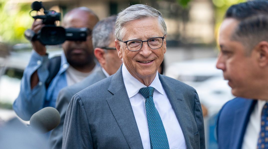 Εμβόλια χωρίς σύριγγα: Το ίδρυμα Bill & Melinda Gates χρηματοδοτεί την μαζική παραγωγή συσκευών εμβολιασμού με μικροεπιθέματα.