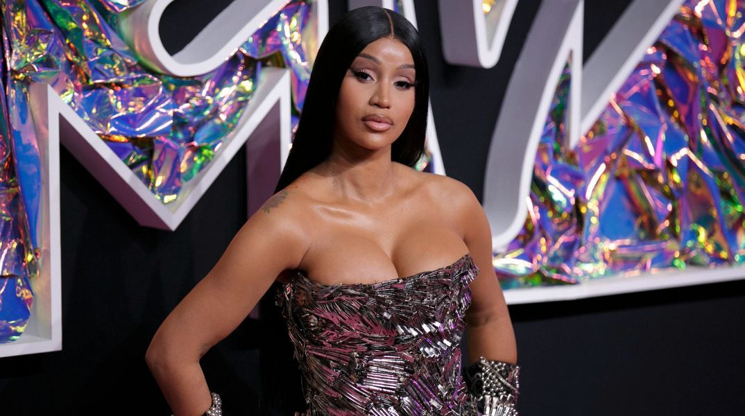 Η Cardi B εγκαταλείπει την υποστήριξη της προς τον Τζο Μπάιντεν - Απογοήτευση για τις περικοπές στη Νέα Υόρκη, ενώ χρηματοδοτούνται υπερπόντιοι πόλεμοι.