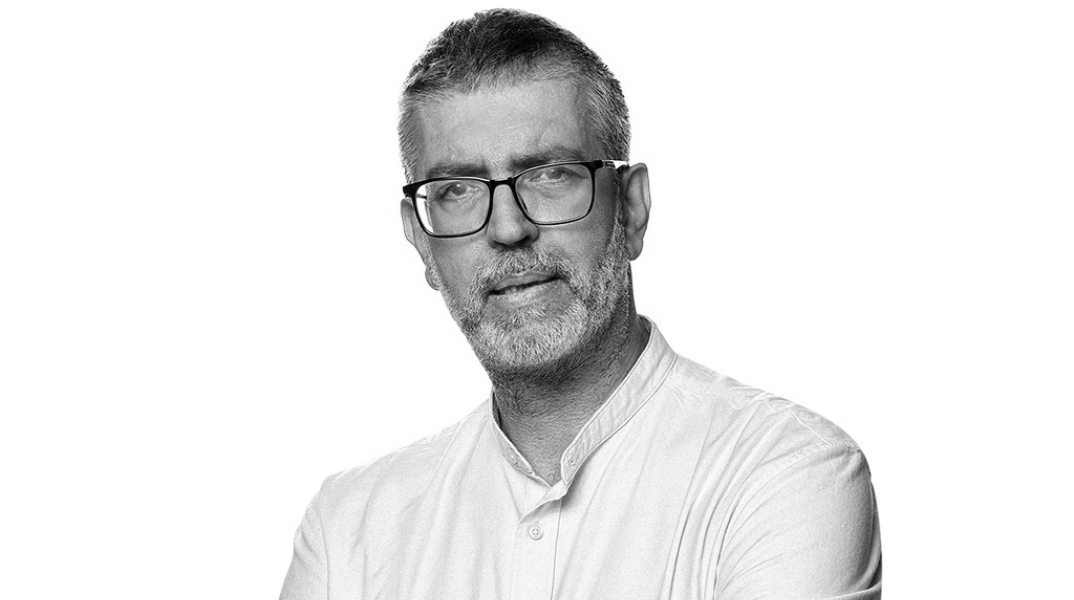 Ο Γιώργος Φλωράκης αποχαιρετά τον ραδιοφωνικό παραγωγό και DJ Γιάννη Στεφανάκο που έφυγε από τη ζωή σε ηλικία 57 ετών.