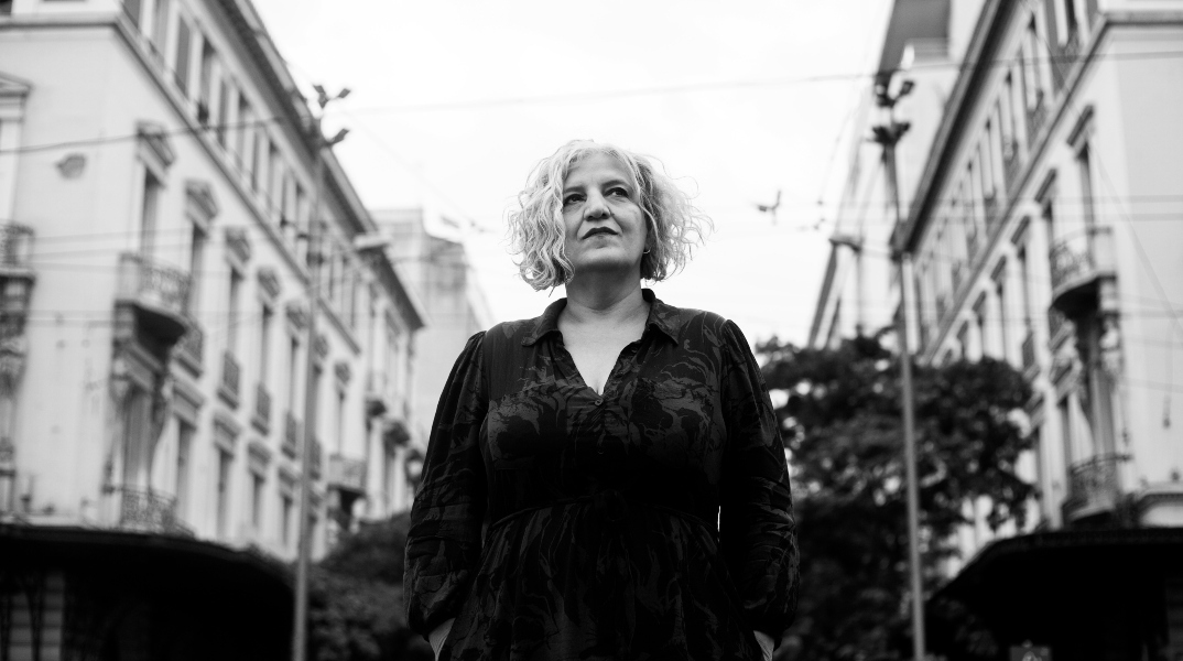 Η Μάρθα Φριντζήλα απαντά σε 33 ερωτήσεις για την Αθήνα