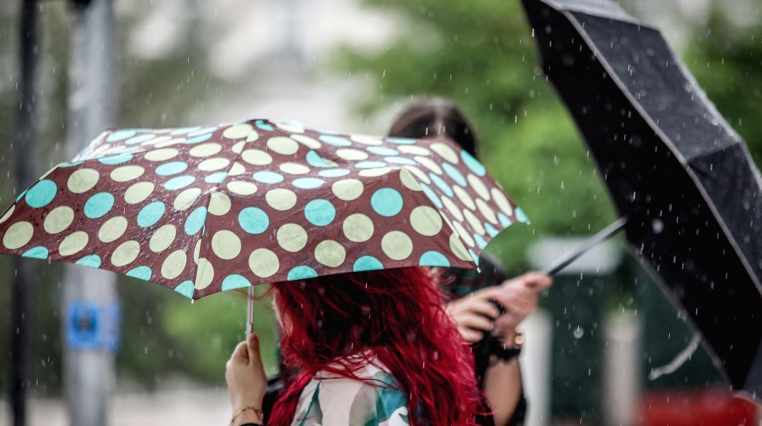 Με τσουχτερό κρύο, θυελλώδεις ανέμους, βροχές και χιόνια ο καιρός σήμερα