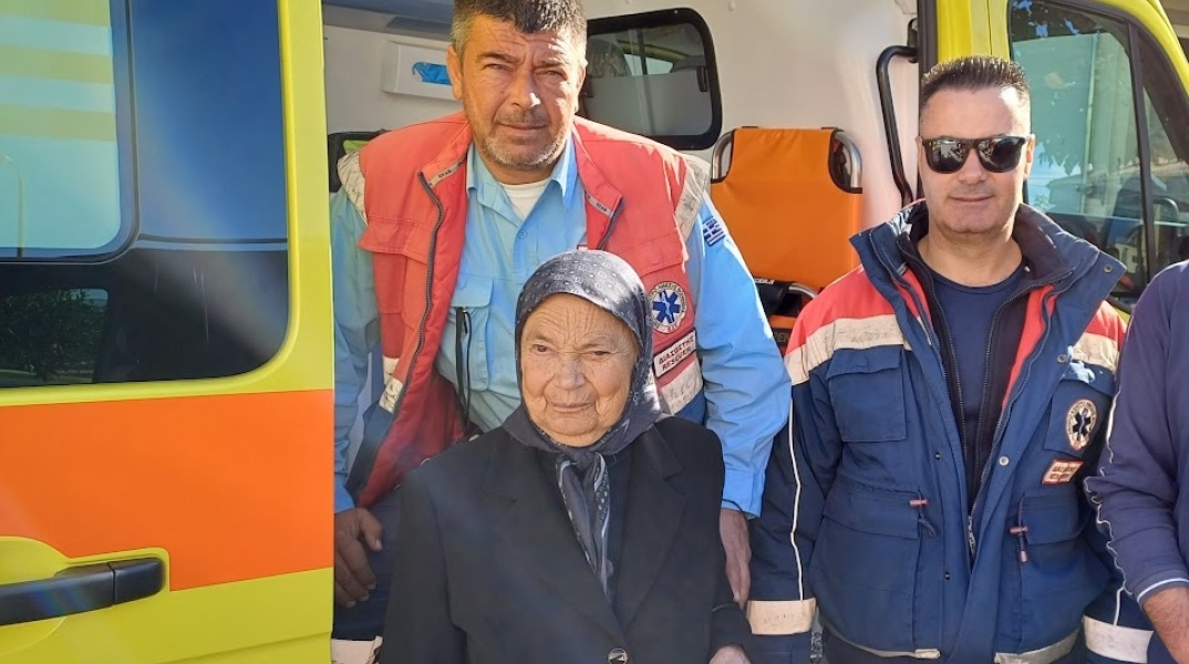 Η συνταξιούχος αγρότισσα κ. Αθηνά Παπαχρήστου δώρισε ασθενοφόρο στο νοσοκομείο Μεσολογγίου - Παραδόθηκε με την παρουσία της