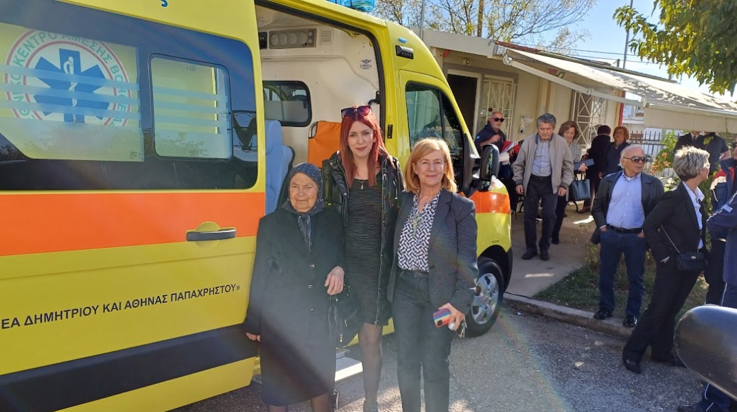 Η συνταξιούχος αγρότισσα κ. Αθηνά Παπαχρήστου δώρισε ασθενοφόρο στο νοσοκομείο Μεσολογγίου - Παραδόθηκε με την παρουσία της