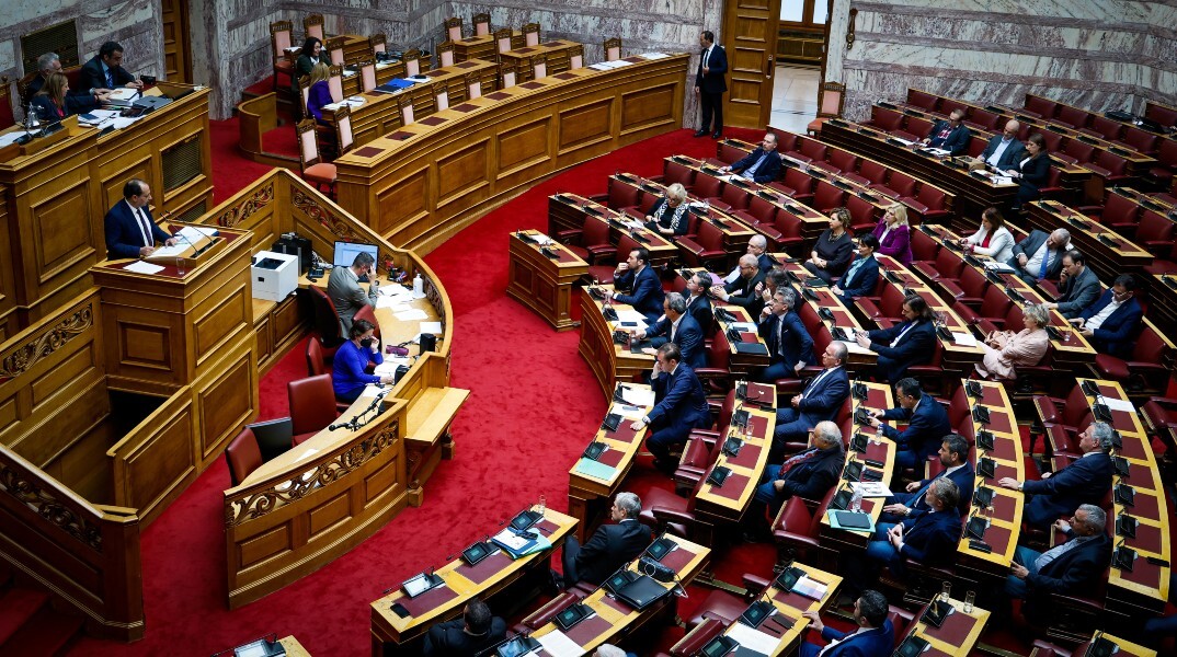 Τέμπη: Σε εξέλιξη η συζήτηση των προτάσεων ΣΥΡΙΖΑ-ΠΑΣΟΚ για σύσταση Προανακριτικής Επιτροπής