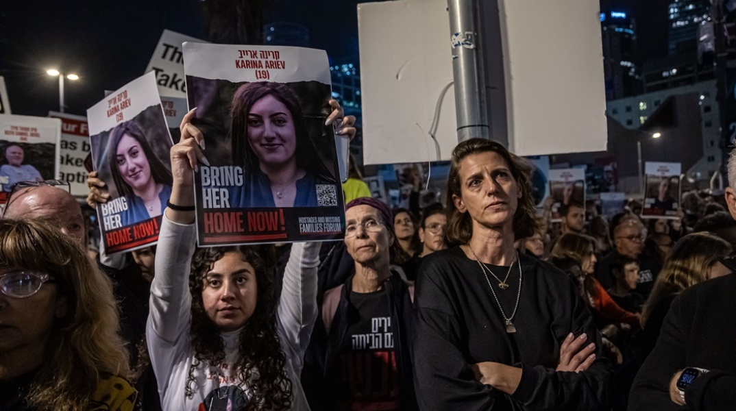 Πολίτες στο Τελ Αβίβ σε διαμαρτυρία ζητούν την απελευθέρωση των ομήρων από τη Χαμάς