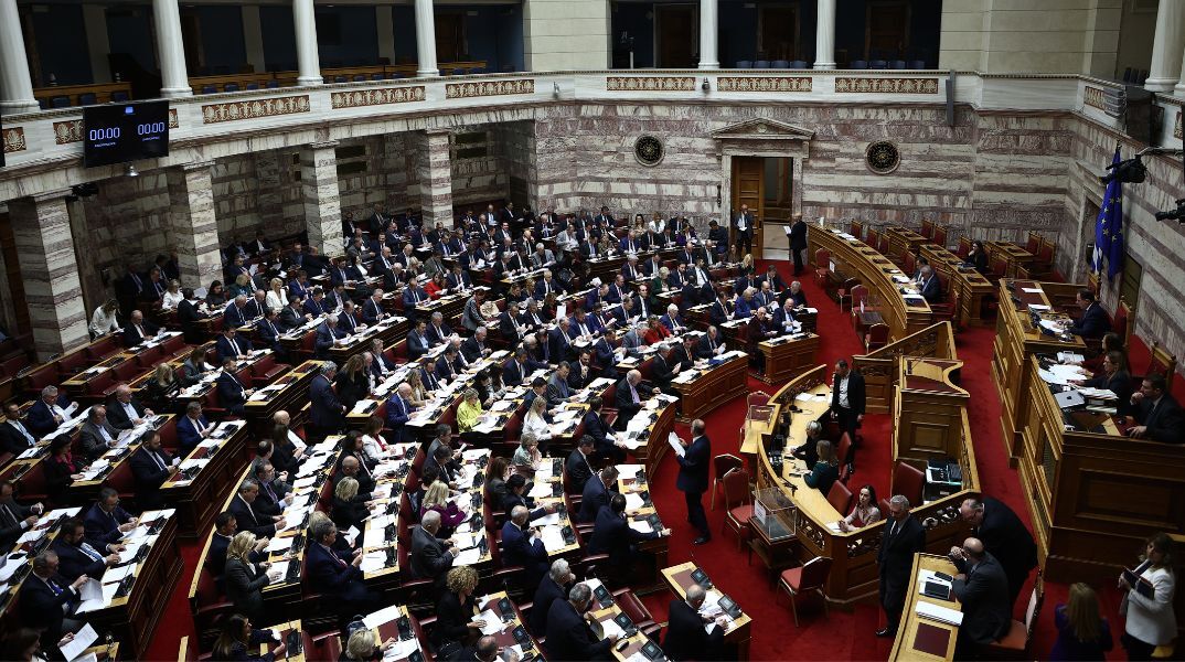 Βουλή: Απορρίφθηκαν οι προτάσεις ΣΥΡΙΖΑ και ΠΑΣΟΚ για προανακριτική για τα Τέμπη - Σύμβαση «717» - Πώς ψήφισαν οι βουλευτές.