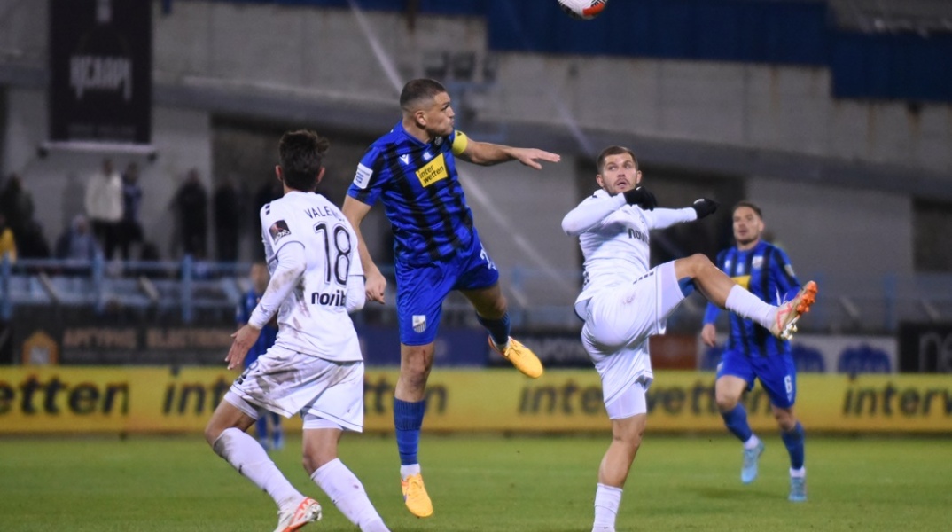 Στιγμιότυπο από τον αγώνα μεταξύ Λαμίας και Ατρόμητου