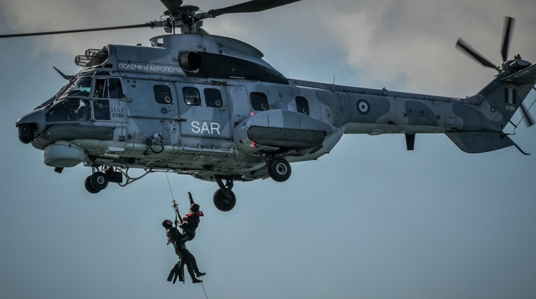 Διάσωση ατόμου από ελικόπτερο
