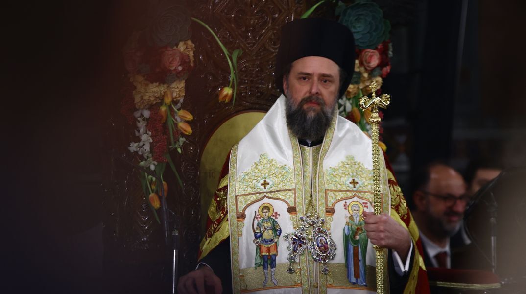 Με λαμπρότητα η ενθρόνιση του νέου μητροπολίτη Θεσσαλονίκης Φιλόθεου - Το ποίημα του Γιώργου Σεφέρη και οι στίχοι του Νίκου Πορτοκάλογλου.