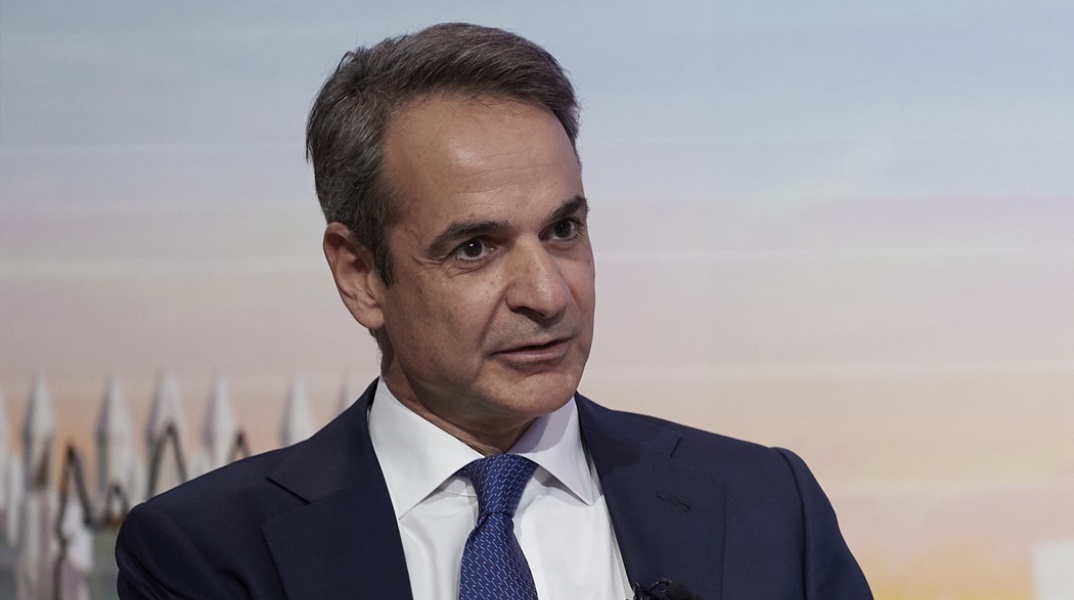 Στιγμιότυπο από την επίσκεψη Μητσοτάκη στο Λονδίνο