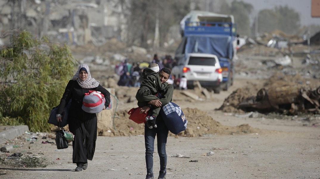 Πολίτες φεύγουν από τη Γάζα όσο διαρκεί η κατάπαυση πυρός
