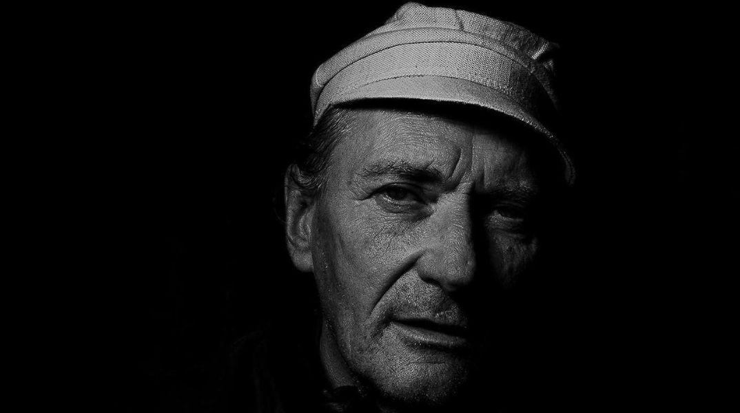 Πέθανε σε ηλικία 64 ετών ο βρετανός κιθαρίστας των Killing Joke, Κέβιν «Τζόρντι» Γουόκερ - Αναγνωρίστηκε στη ροκ σκηνή χάρη στην ιδιαίτερη τεχνική του. 